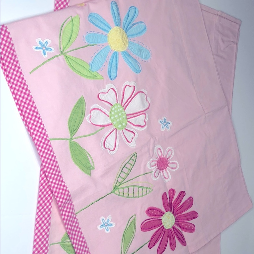 POTTERY BARN KIDS pink window valance with daisies